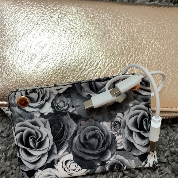 Phone Charging wallet - Picture 4 of 6